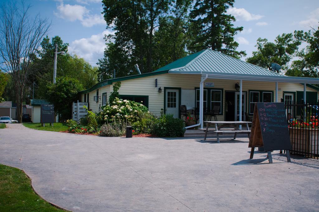 Woodland Estate Resort Campbellford Buitenkant foto